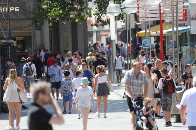 Almanya’da Yılın En Sıcak Günü Yaşanıyor