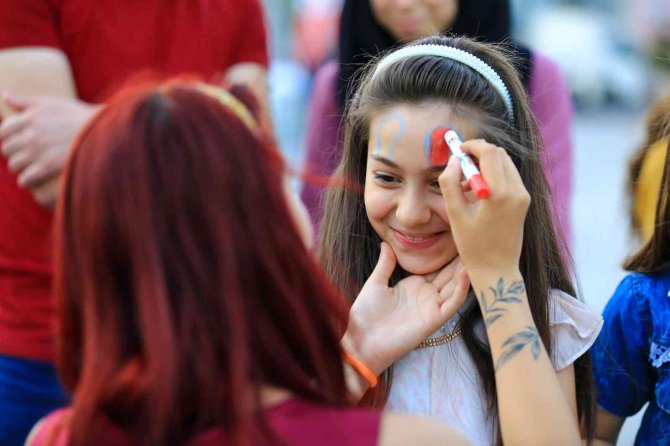 Uşak’ta Mahalle Şenlikleri Başladı