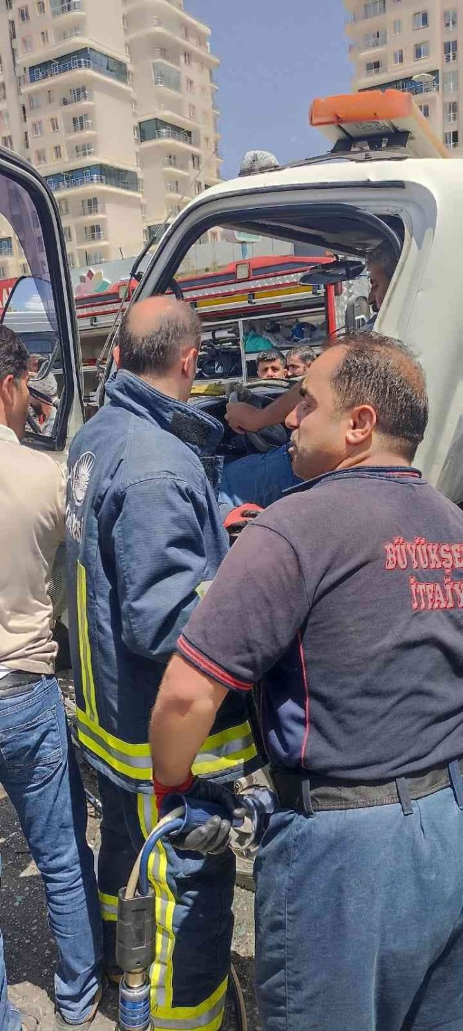 Van’da Trafik Kazası: 2 Yaralı