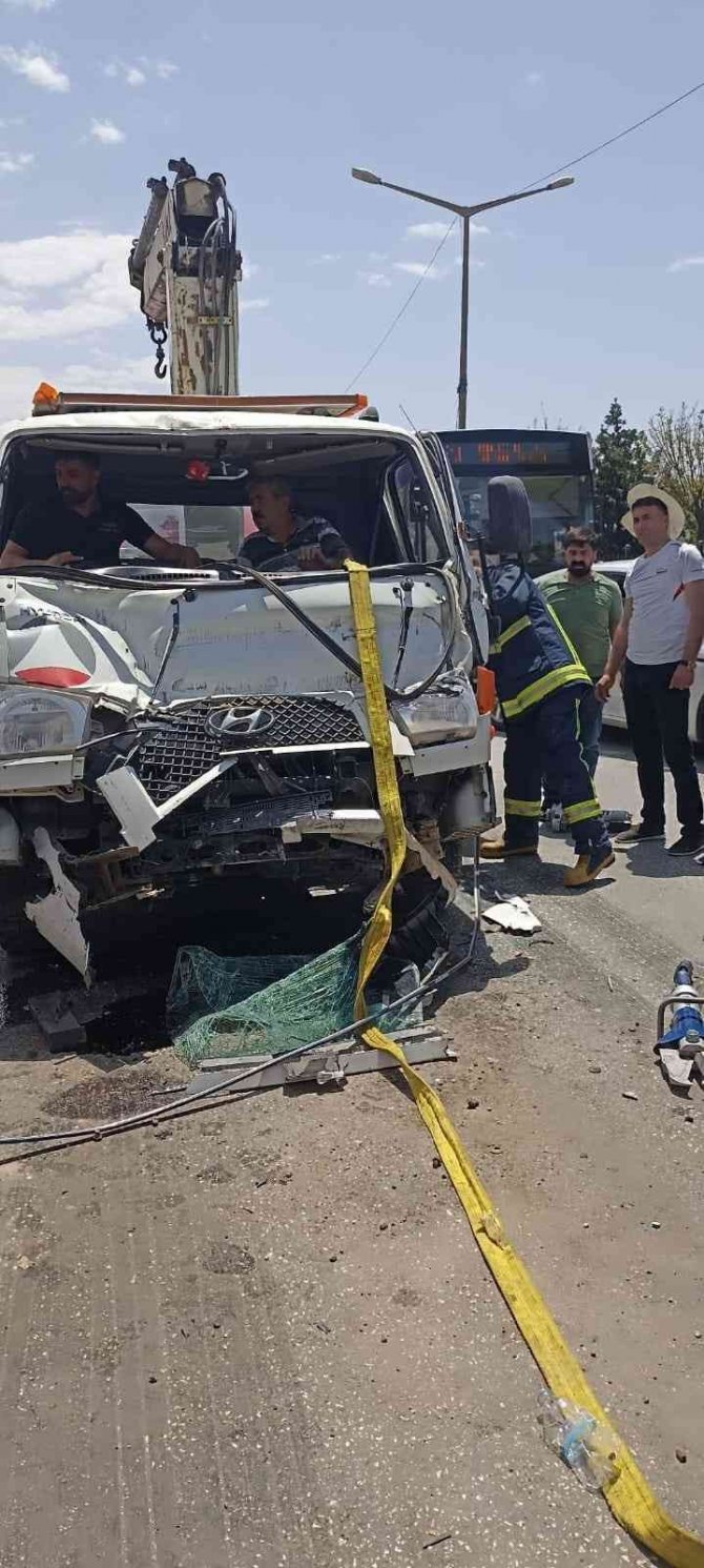 Van’da Trafik Kazası: 2 Yaralı