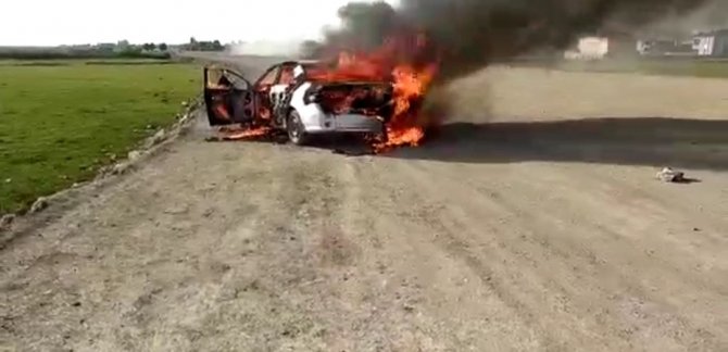 Van’da Park Halindeki Otomobil Alev Alev Yandı