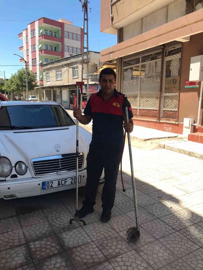 Asansör Boşluğunda Mahsur Kalan Kedi Kurtarıldı