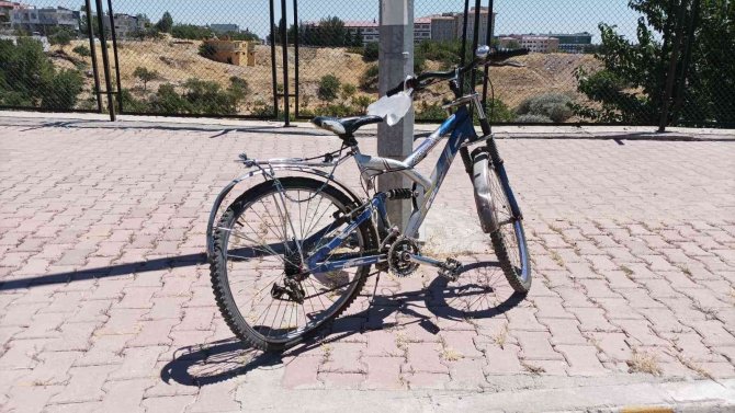 Otomobil İle Bisiklet Çarpıştı: 1 Yaralı