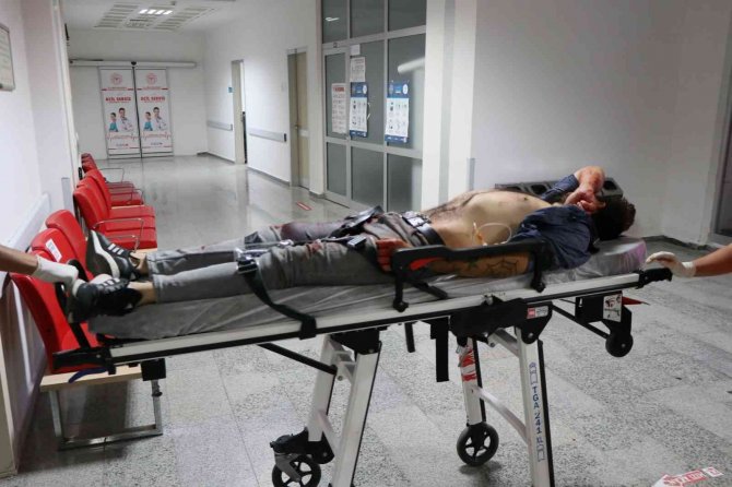 Aksaray’da 2 Kişi Sokak Ortasında Silahla Vurularak Yaralandı