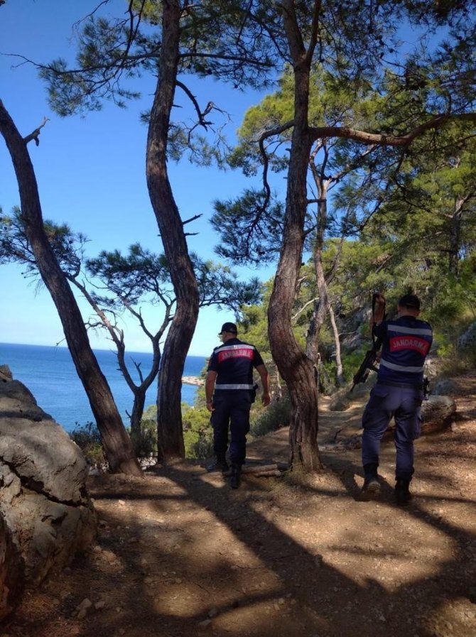 Antalya’da “Düzensiz Göçle Mücadeleye Yönelik Huzur Uygulaması”