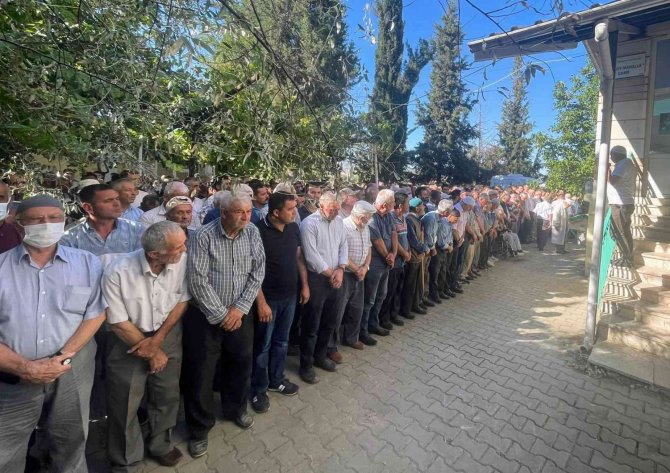 Arazi Anlaşmazlığı Nedeniyle Hayatını Kaybeden Amca Yeğen Defnedildi