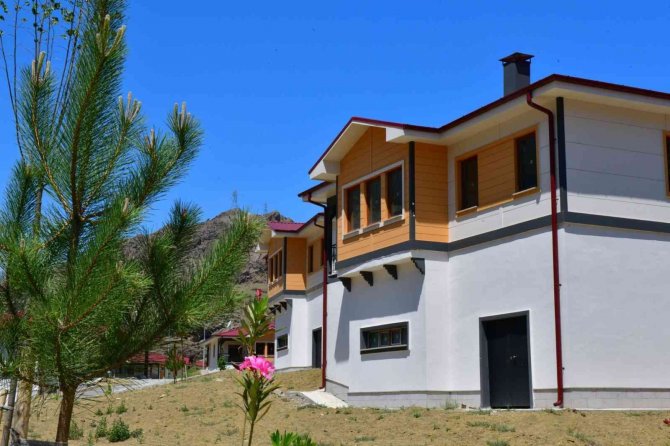 Baraj Suları Altında Kalacak Köyün Taşınacağı Yeni Merkezde Yapılan Konutlar Lüks Villaları Aratmadı