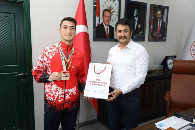 Balkan Şampiyonu Ali Demir İl Müdürünü Ziyaret Etti