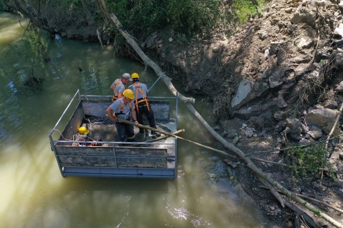 Sel Sonrası Bartın Irmağı’nda Ağaç Temizliğine Başlandı