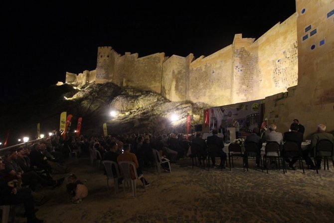 Bayburt Kalesi’nin Tarihi Atmosferinde Şair Zihni Şiir Gecesi