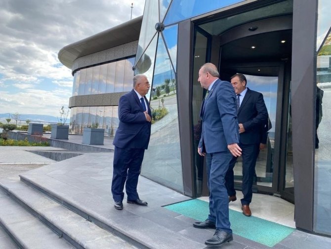 Başkan Şahiner’den Ahlatçı’ya Teşekkür Ziyareti