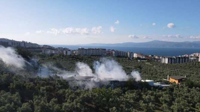 Kaynak Makinesinden Sıçrayan Kıvılcım Çiftliği Küle Çevirdi, O Anlar Dronla Havadan Görüntülendi