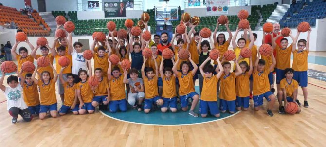 Darıca Yaz Spor Okulları’nda Eğitimler Devam Ediyor