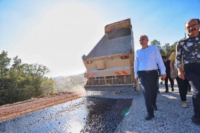 Denizli’nin 19 İlçesinde Asfalt Seferberliği Sürüyor