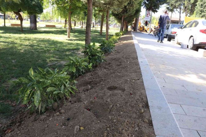 Millet Bahçesi Güzelleştiriliyor