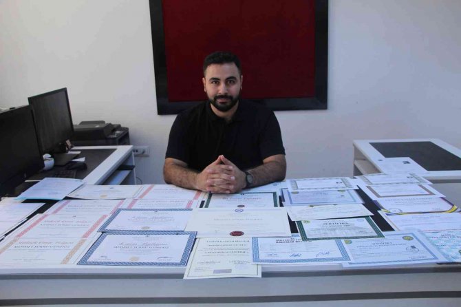 30 Yaşında Eğitim Aşkı, 10 Yılda 7 Üniversite Bitirdi