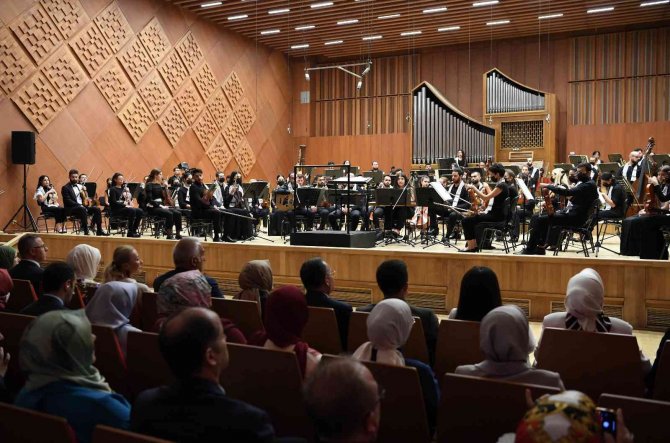 Emine Erdoğan, Filistin Gençlik Orkestrası Ve Cso Sanatçılarının “Barış Konseri”ni İzledi