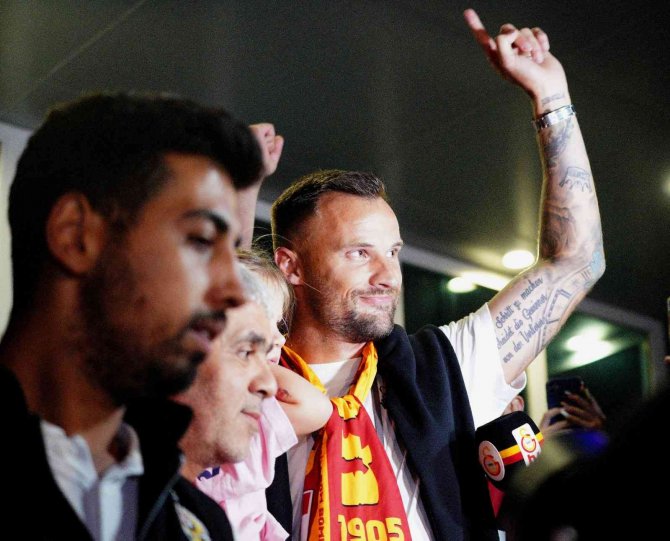 Haris Seferovic İ̇stanbul’a Geldi