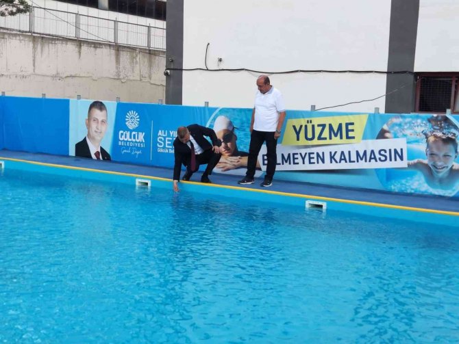 Gölcüklü Çocuklara Ücretsiz Yüzme Dersi