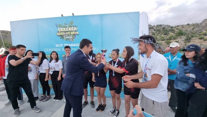 Hakkarili Sporculardan Tarihi Başarı