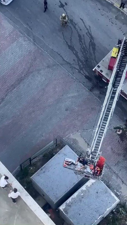 Borcunu Ödemek İstemeyen Şahıs 4’üncü Kattan Atlayarak Kaçmaya Kalkışınca Yaralandı