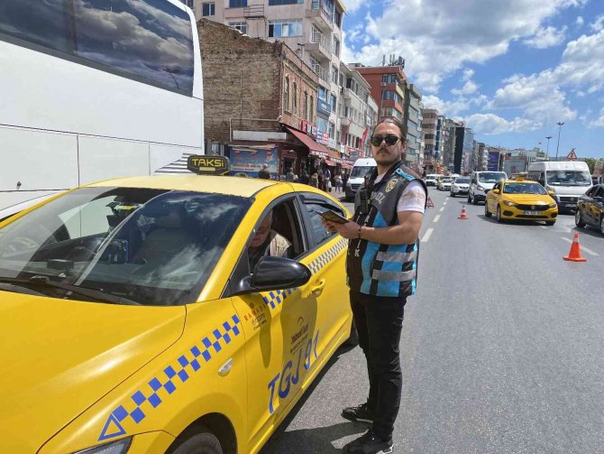 Kadıköy’de Taksi Denetiminde Ceza Kesilen Sürücü: “Allah’tan Gelen Sorunum Var”