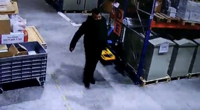 İ̇stanbul’da İ̇sbak’ta Hırsızlık Kamerada: Çalıştığı Firmayı Soydu