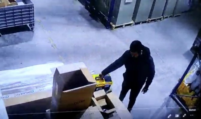 İ̇stanbul’da İ̇sbak’ta Hırsızlık Kamerada: Çalıştığı Firmayı Soydu