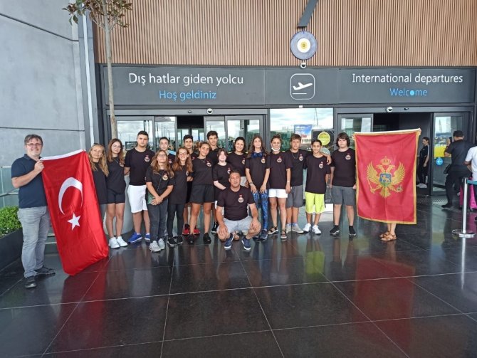 Burhaniyeli Gençler Karadağ’a Gitti