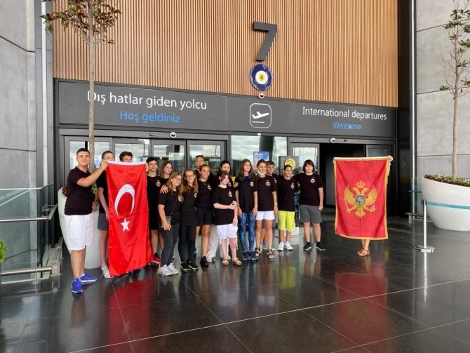 Burhaniyeli Gençler Karadağ’a Gitti