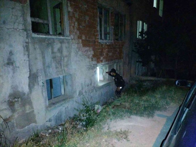 Çarşı Mahalle Bekçileri, Aranan 62 Şahsı Ve 15 Hırsızlık Şüphelisini Yakaladı