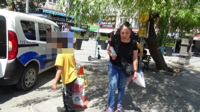İ̇ntihar Edeceğini Söyledi, Çocuklarını Güvenlik Görevlilerine Bıraktı