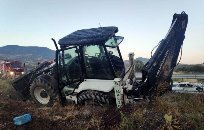Kilis’te Tır İş Makinesine Çarptı: 1 Yaralı