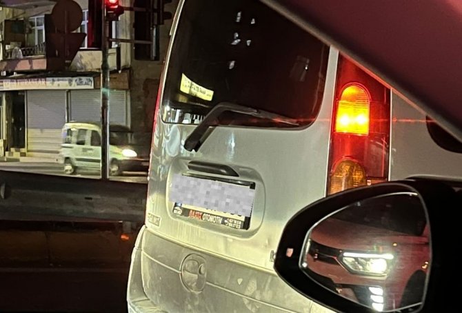 Şehrin Ortasında Uzi̇ İle Gezmişti, Oyuncak Çıktı