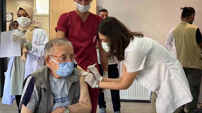 Hatırlatma Dozu Aşısı Ayaklarına Gitti