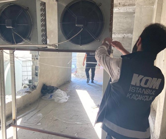 İ̇stanbul’da Sahte İçki İçin Hazırlanan 7 Bin 600 Litre Alkollü Sıvı Ele Geçirildi