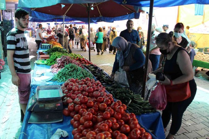 Aydın’da Pazarda Fiyatlar Yarıya Düştü