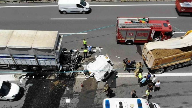 Kuzey Marmara Otoyolu’ndaki Feci Kazada Kamyon İkiye Bölündü: 1 Ölü