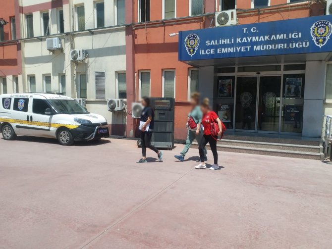 Manisa’da Fuhuş Operasyonu: Kırgız Uyruklu 2 Kadın Sınır Dışı Edildi