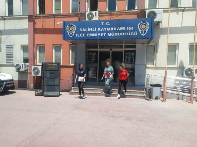 Manisa’da Fuhuş Operasyonu: Kırgız Uyruklu 2 Kadın Sınır Dışı Edildi