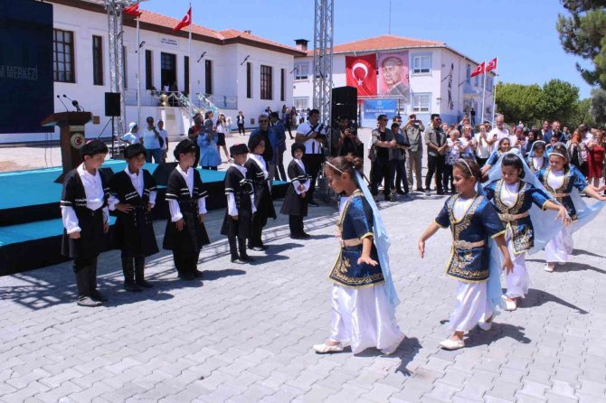 Bakan Özer, Köy Yaşam Merkezi Açtı