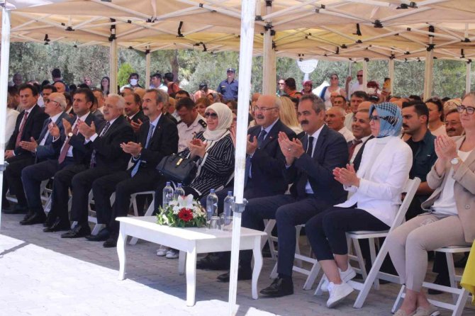 Bakan Özer, Köy Yaşam Merkezi Açtı