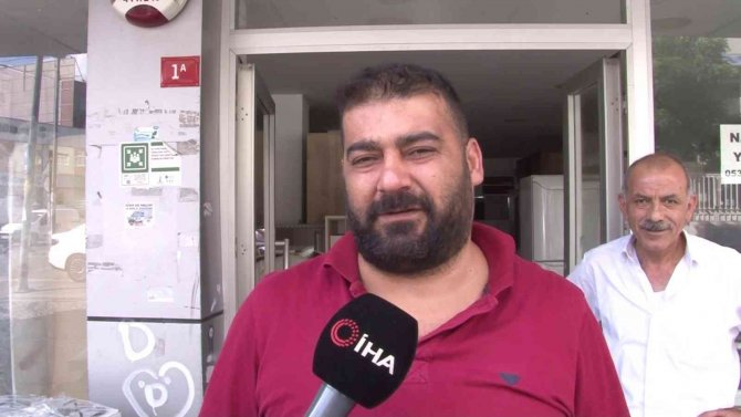 Sancaktepe’de Hızını Alamayan Motosikletli Park Halindeki Minibüse Çarptı