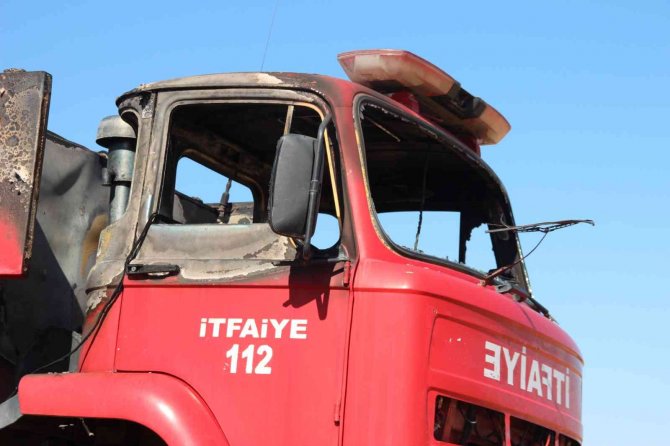 İ̇tfaiye Erinin Üzerinden Düştüğü Araç Alevlere Teslim Oldu