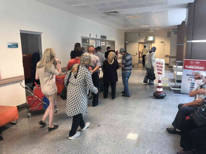 Korona Virüs Aşılarında Hatırlatma Dozu Kuyruğu