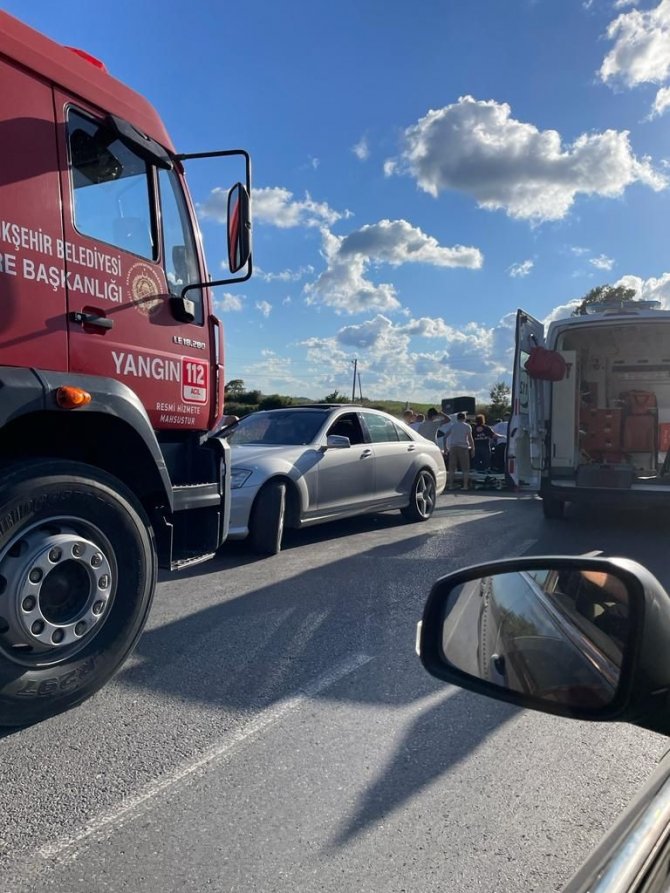 Sakarya’da İki Otomobil Çarpıştı: 6 Yaralı