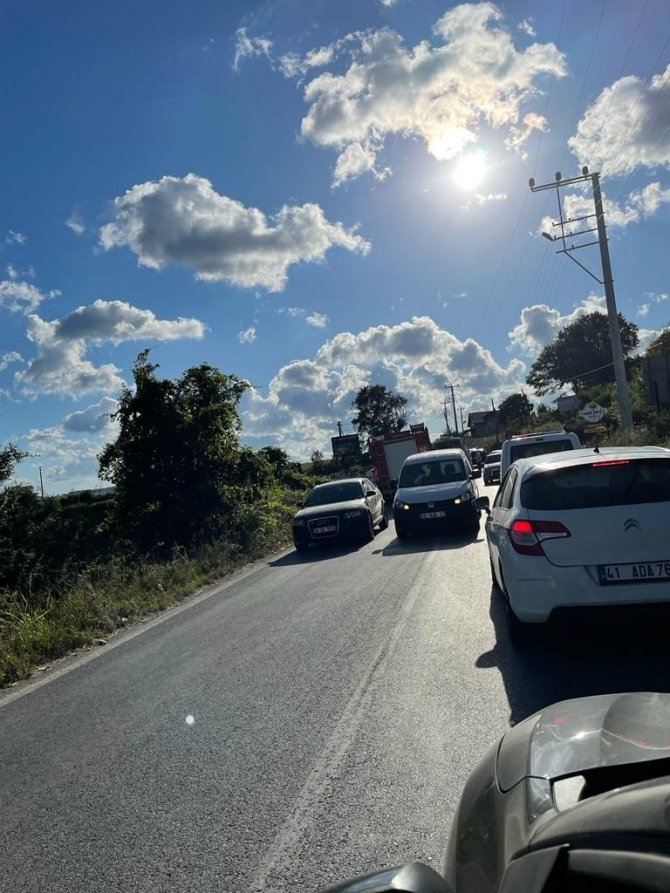 Sakarya’da İki Otomobil Çarpıştı: 6 Yaralı
