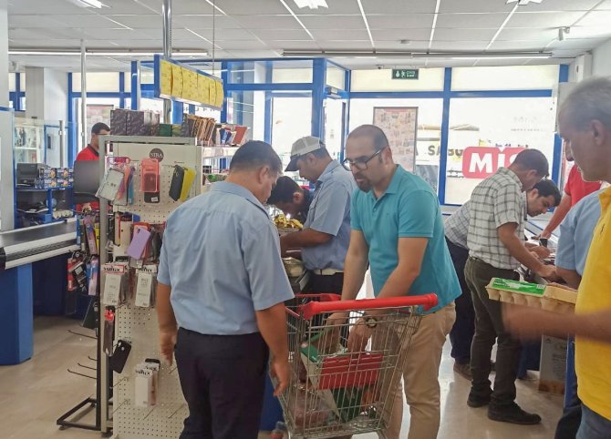 Zincir Marketlerdeki Son Kullanma Tarihi Geçmiş Ürünler Zabıtaya Takıldı
