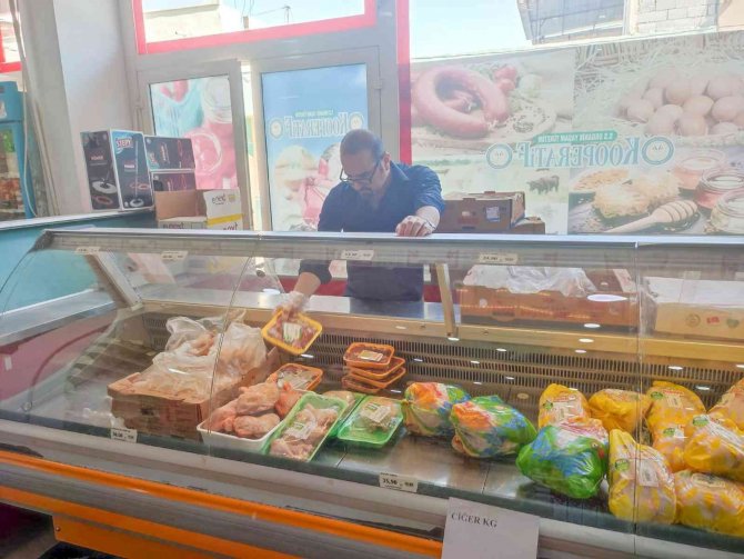 Zincir Marketlerdeki Son Kullanma Tarihi Geçmiş Ürünler Zabıtaya Takıldı