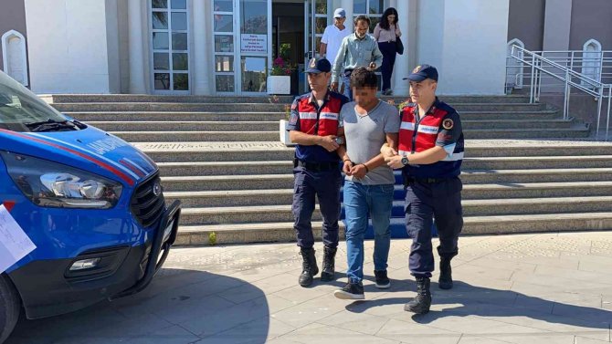 Tartıştığı Eşini, Kayınvalidesini Ve Kayınpederini Bıçaklayan Şahıs Tutuklandı